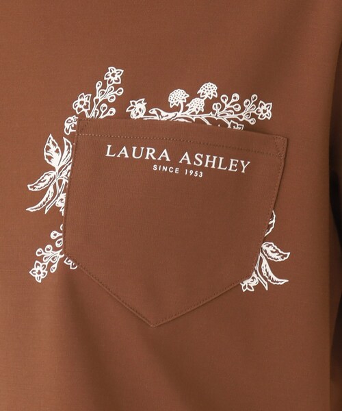LAURA ASHLEY(ローラアシュレイ)の「【接触冷感/洗える】ブランブル柄ポケットTシャツ(Tシャツ/カットソー・レディース・ホワイト系/ネイビー/ダークブラウン・38/40)」の11枚目の写真