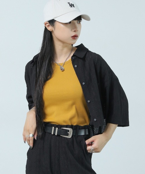 PAGEBOY(ページボーイ)の「ジャガードショートシャツ(シャツ/ブラウス・レディース・ブラック/グレイッシュベージュ/ブラウン・FREE)」の2枚目の写真