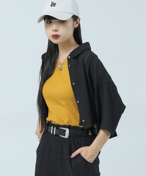 PAGEBOY(ページボーイ)の「ジャガードショートシャツ(シャツ/ブラウス・レディース・ブラック/グレイッシュベージュ/ブラウン・FREE)」の4枚目の写真