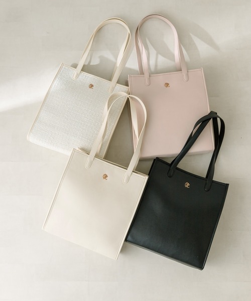 OLIVE des OLIVE(オリーブデオリーブ)の「【WEB限定】エンブレム付きトリミングトートバッグ 1032120020(トートバッグ・レディース・ピンク/アイボリー/ブラック/ホワイト・FREE)」の5枚目の写真