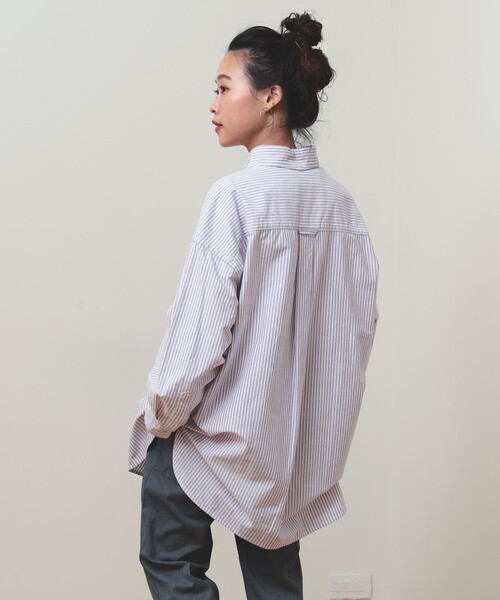 BEAMS BOY（ビームスボーイ）の「BEAMS BOY / ビッグ ボタンダウン シャツ（シャツ/ブラウス・レディース・オフホワイト/ブルー/パープル・ONE SIZE）」の3枚目の写真