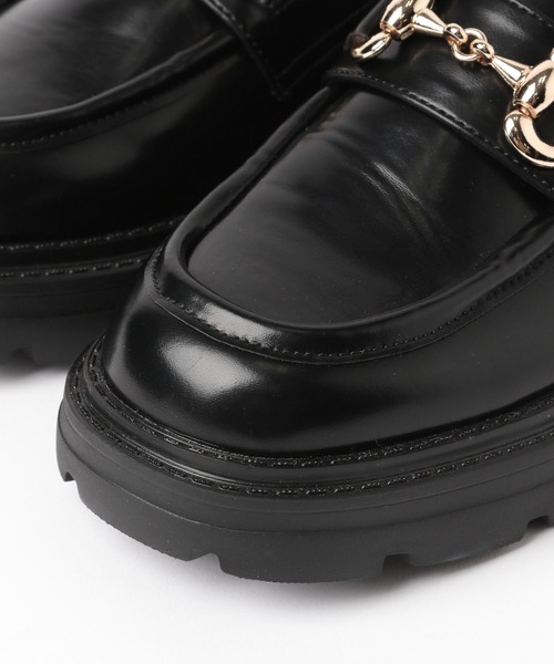 niko and（ニコアンド）の「オリジナルビット付きローファー