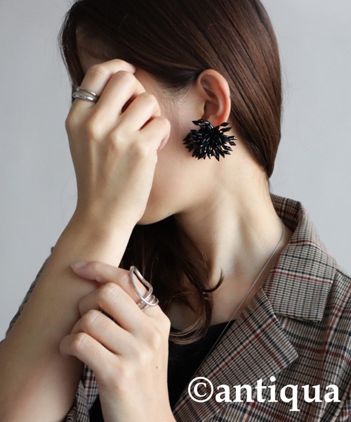 antiqua（アンティカ）の「ビーズフラワーイヤリング（イヤリング・レディース・ブラック・FREE）」の6枚目の写真