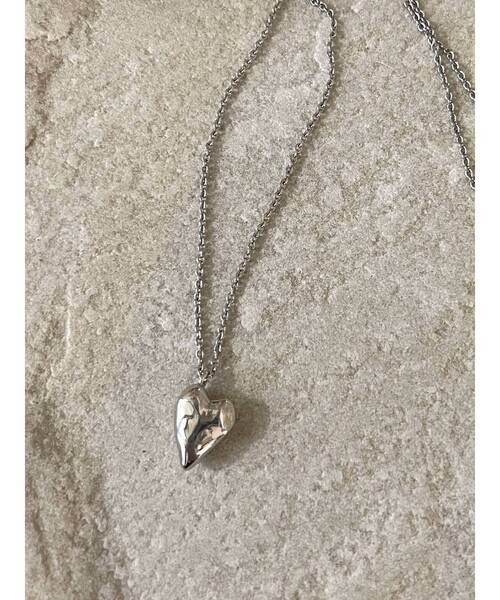 Ungrid（アングリッド）の「ハートモチーフネックレス（ネックレス・レディース・シルバー/ゴールド・FREE）」の2枚目の写真
