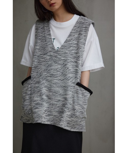 AZUL by moussy（アズールバイマウジー）の「カットツイードベスト（ベスト・レディース・ブラック/ライトベージュ/ダークグリーン・FREE）」の2枚目の写真