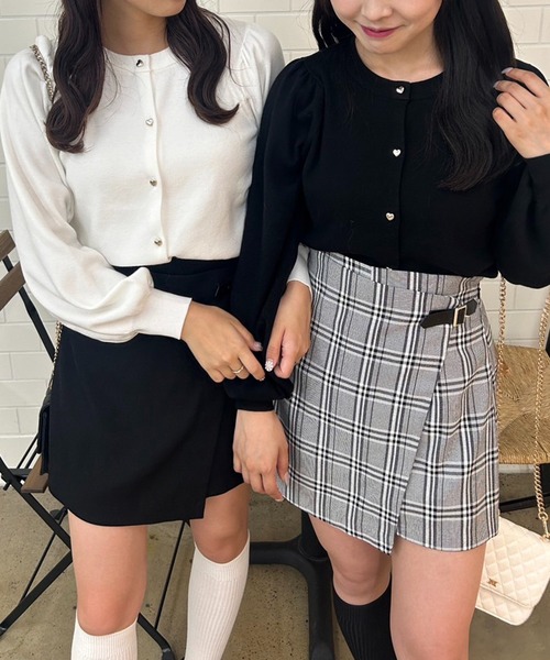 one after another NICE CLAUP(ワンアフターアナザーナイスクラップ)の「ハートボタンカーディガン(カーディガン/ボレロ・レディース・ブラック/オフホワイト/グレー/ピンク・FREE)」の21枚目の写真