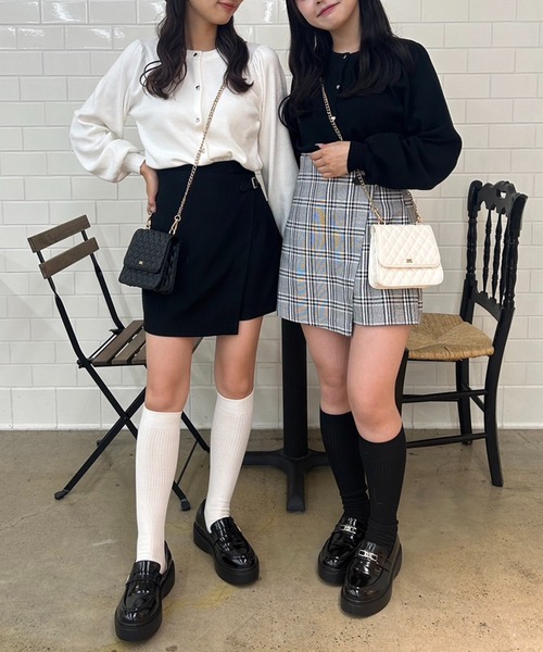 one after another NICE CLAUP(ワンアフターアナザーナイスクラップ)の「ハートボタンカーディガン(カーディガン/ボレロ・レディース・ブラック/オフホワイト/グレー/ピンク・FREE)」の22枚目の写真