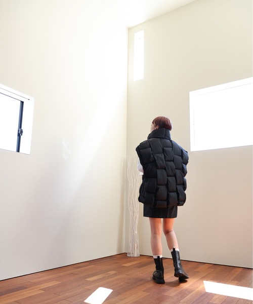 ULEULA（ウルア）の「編み込みエコダウンベスト（ダウンベスト・レディース・ブラック/ホワイト・FREE）」の21枚目の写真