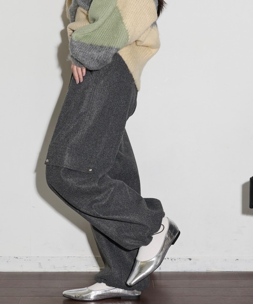 THE YOn(ザヨン)の「ブラッシュドジャージードロストヘムカーゴパンツ(カーゴパンツ・レディース・サックスブルー/アイボリー/チャコールグレー・S/M)」の9枚目の写真