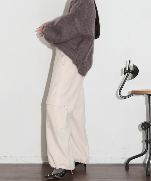 THE YOn(ザヨン)の「ブラッシュドジャージードロストヘムカーゴパンツ(カーゴパンツ・レディース・サックスブルー/アイボリー/チャコールグレー・S/M)」の16枚目の写真