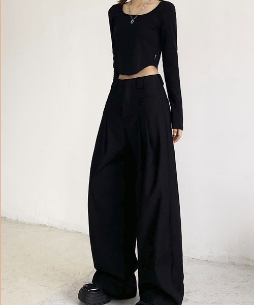 urge:(アージコロン )の「【URGE:】ハイウエスト ストレート タックパンツ(その他パンツ・レディース・ブラック・SMALL/LARGE/MEDIUM)」の3枚目の写真