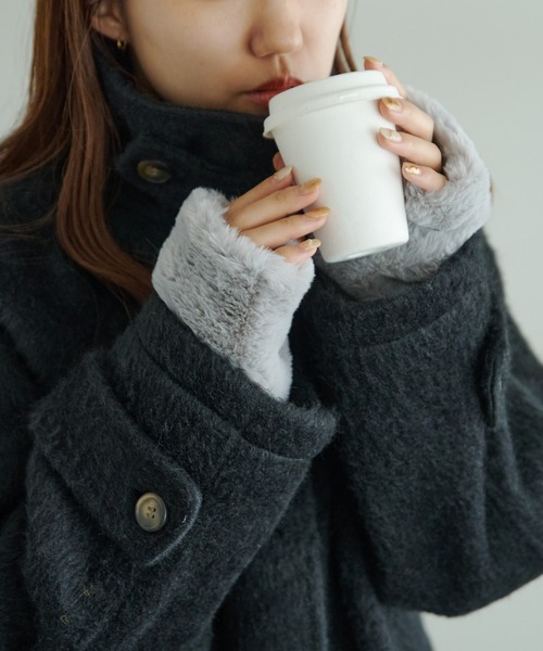 DISCOAT(ディスコート)の「フェイクファーグローブ(アームカバー・レディース・グレー/ベージュ/ベージュ系その他・FREE)」の1枚目の写真