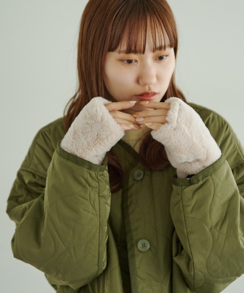 DISCOAT(ディスコート)の「フェイクファーグローブ(アームカバー・レディース・グレー/ベージュ/ベージュ系その他・FREE)」の5枚目の写真