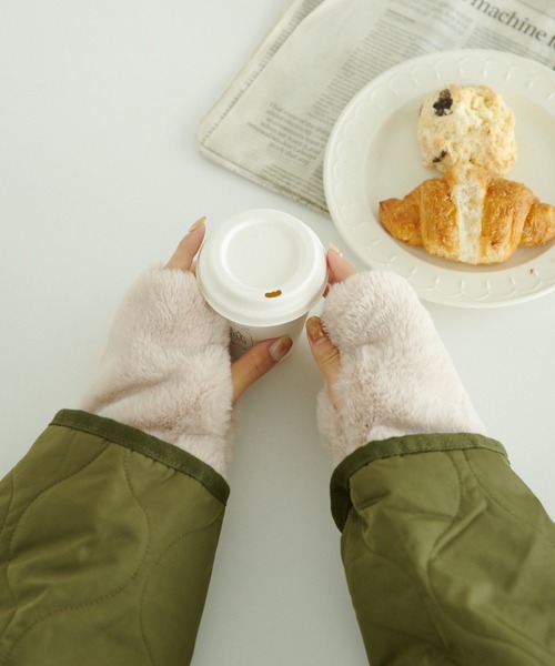 DISCOAT(ディスコート)の「フェイクファーグローブ(アームカバー・レディース・グレー/ベージュ/ベージュ系その他・FREE)」の7枚目の写真