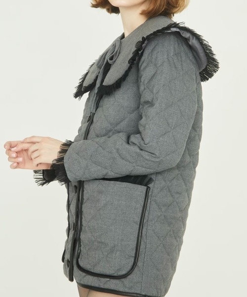 epine(エピヌ)の「collar 2way tulle piping quilting down coat(ダウンジャケット/コート・レディース・グレー/ブラック・FREE)」の12枚目の写真
