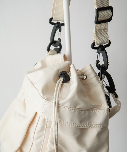 Chillfar（チルファー）の「ナイロン巾着バッグ（ショルダーバッグ・レディース・カーキ/ブラック/アイボリー・FREE）」の18枚目の写真