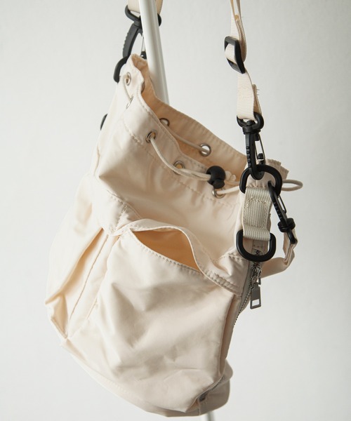 Chillfar（チルファー）の「ナイロン巾着バッグ（ショルダーバッグ・レディース・カーキ/ブラック/アイボリー・FREE）」の19枚目の写真