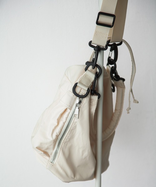 Chillfar（チルファー）の「ナイロン巾着バッグ（ショルダーバッグ・レディース・カーキ/ブラック/アイボリー・FREE）」の20枚目の写真
