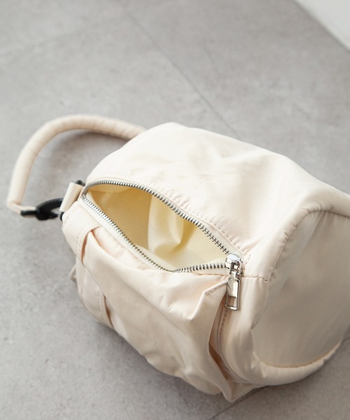 Chillfar（チルファー）の「ナイロン巾着バッグ（ショルダーバッグ・レディース・カーキ/ブラック/アイボリー・FREE）」の13枚目の写真