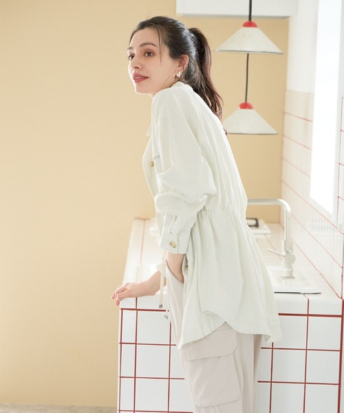 BAYFLOW(ベイフロー)の「リネンサファリジャケット(シャツ/ブラウス・レディース・チャコール/アイボリー/カーキ・SMALL/MEDIUM)」の1枚目の写真