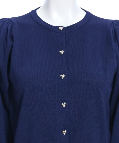 clear（クリア）の「ハートボタンパワショルニットカーディガン≪2024SS新作≫（カーディガン/ボレロ・レディース・オフホワイト/レッド/ネイビー/イエロー・F）」の6枚目の写真