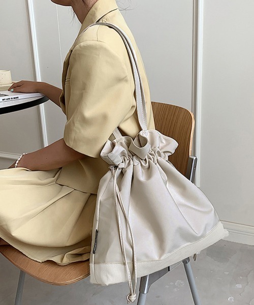 Miniministore(ミニミニストア)の「巾着バッグ ショルダーナイロンバッグ韓国(ショルダーバッグ・レディース・ブラック/アイボリー/イエロー/ベージュ・FREE)」の5枚目の写真