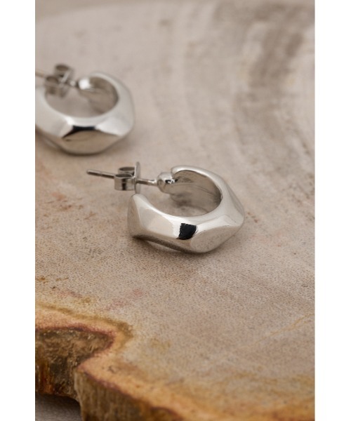 AZUL by moussy（アズールバイマウジー）の「イレギュラーシェイプミニフープピアス（ブレスレット・レディース・ゴールド系その他/シルバー・FREE）」の10枚目の写真