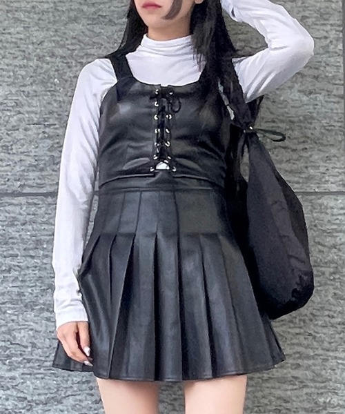 Figments（フィグメンツ）の「合皮レースアップビスチェ（キャミソール・レディース・ブラック・FREE）」の2枚目の写真