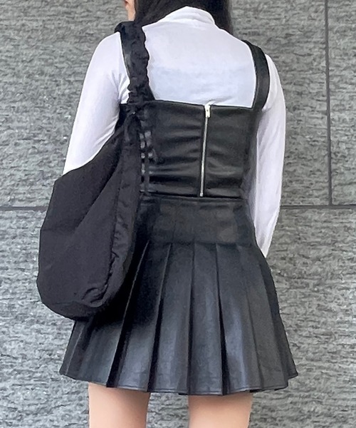 Figments（フィグメンツ）の「合皮レースアップビスチェ（キャミソール・レディース・ブラック・FREE）」の5枚目の写真