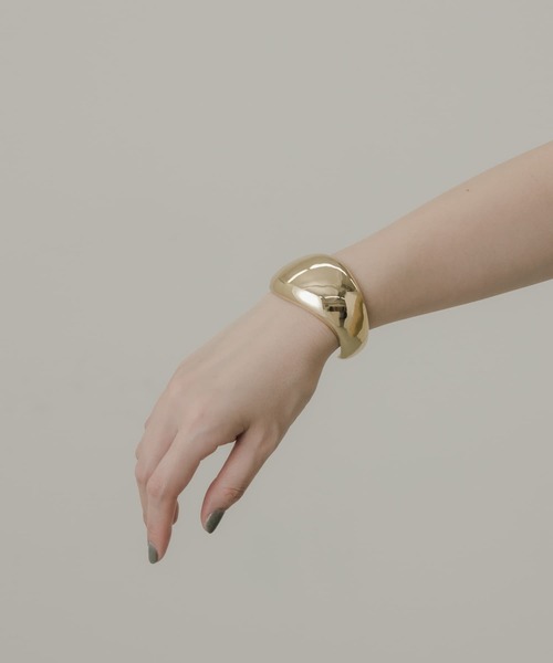 SMELLY（スメリー）の「メタルプックリボリュームバングル（バングル/リストバンド・レディース・ゴールド/シルバー・-）」の3枚目の写真