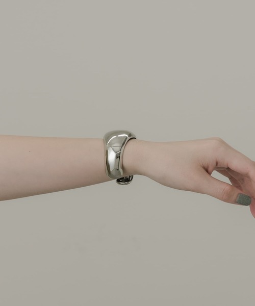 SMELLY（スメリー）の「メタルプックリボリュームバングル（バングル/リストバンド・レディース・ゴールド/シルバー・-）」の11枚目の写真
