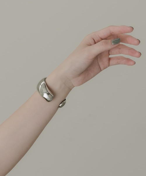 SMELLY（スメリー）の「メタルプックリボリュームバングル（バングル/リストバンド・レディース・ゴールド/シルバー・-）」の13枚目の写真