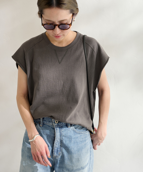 FRAMeWORK(フレームワーク)の「ガーゼ裏毛バックスリットプルオーバー(Tシャツ/カットソー・レディース・チャコールグレー/ベージュ・FREE)」の6枚目の写真