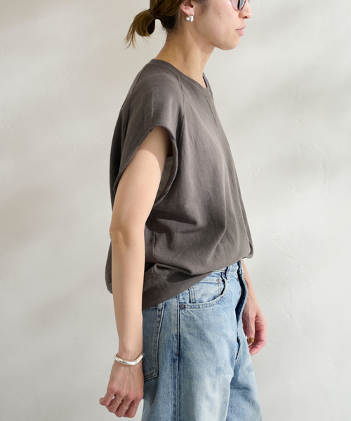 FRAMeWORK(フレームワーク)の「ガーゼ裏毛バックスリットプルオーバー(Tシャツ/カットソー・レディース・チャコールグレー/ベージュ・FREE)」の8枚目の写真