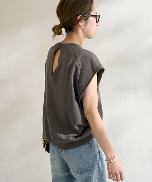 FRAMeWORK(フレームワーク)の「ガーゼ裏毛バックスリットプルオーバー(Tシャツ/カットソー・レディース・チャコールグレー/ベージュ・FREE)」の9枚目の写真
