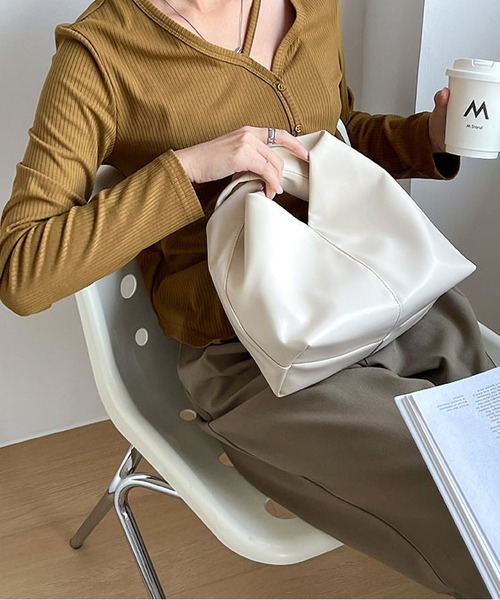 LA VORAGINE（ラ ヴォラジネ）の「ワンハンドル　ギャザーハンドバッグ（ハンドバッグ・レディース・ブラウン/グリーン/ブラック/アイボリー・FREE）」の7枚目の写真