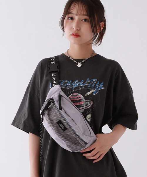 repipi armario(レピピ アルマリオ)の「メッシュポケボディBAG(ボディバッグ/ウエストポーチ・キッズ・グレー/ブラック/ホワイト・FREE)」の3枚目の写真