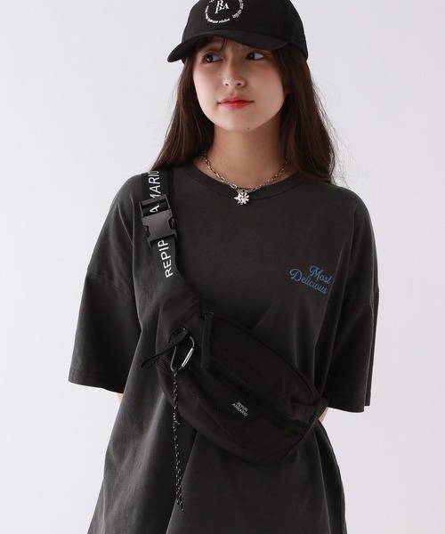 repipi armario(レピピ アルマリオ)の「メッシュポケボディBAG(ボディバッグ/ウエストポーチ・キッズ・グレー/ブラック/ホワイト・FREE)」の2枚目の写真