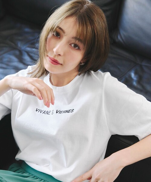 Tiaclasse(ティアクラッセ)の「刺繍ロゴシンプルTシャツ(Tシャツ/カットソー・レディース・ネイビー/ベージュ/オフホワイト・FREE)」の4枚目の写真