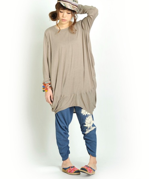 MARAI（マーライ）の「コクーンシルエット 長袖ロングTシャツ（Tシャツ/カットソー・レディース・レッド/グレー系/グリーン/グレー/マスタード/ブルー/ピンク・FREE）」の3枚目の写真