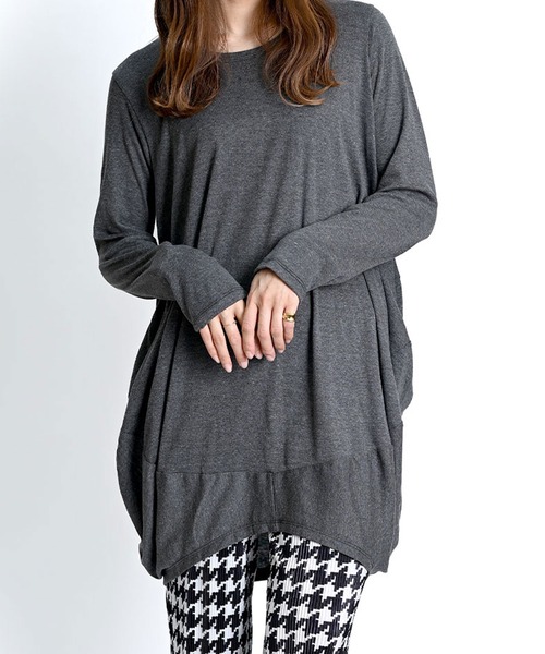 MARAI（マーライ）の「コクーンシルエット 長袖ロングTシャツ（Tシャツ/カットソー・レディース・レッド/グレー系/グリーン/グレー/マスタード/ブルー/ピンク・FREE）」の2枚目の写真