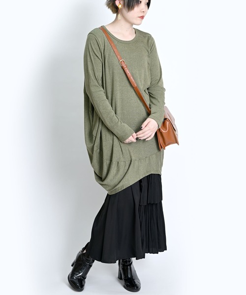 MARAI（マーライ）の「コクーンシルエット 長袖ロングTシャツ（Tシャツ/カットソー・レディース・レッド/グレー系/グリーン/グレー/マスタード/ブルー/ピンク・FREE）」の4枚目の写真