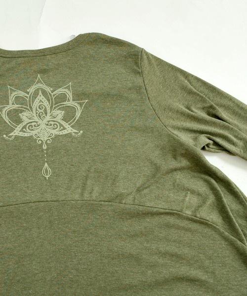 MARAI（マーライ）の「コクーンシルエット 長袖ロングTシャツ（Tシャツ/カットソー・レディース・レッド/グレー系/グリーン/グレー/マスタード/ブルー/ピンク・FREE）」の16枚目の写真