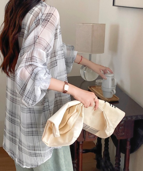 チェック柄ゆったりシアーシャツ