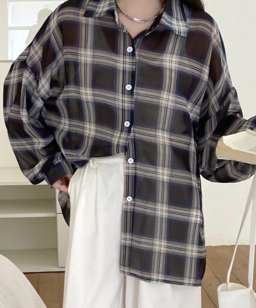 LADY LIKE(レディライク)の「チェック柄ゆったりシアーシャツ(シャツ/ブラウス・レディース・ベージュ/レッド/ホワイト/ブラック/ブルー/ピンク/サックスブルー・M)」の15枚目の写真