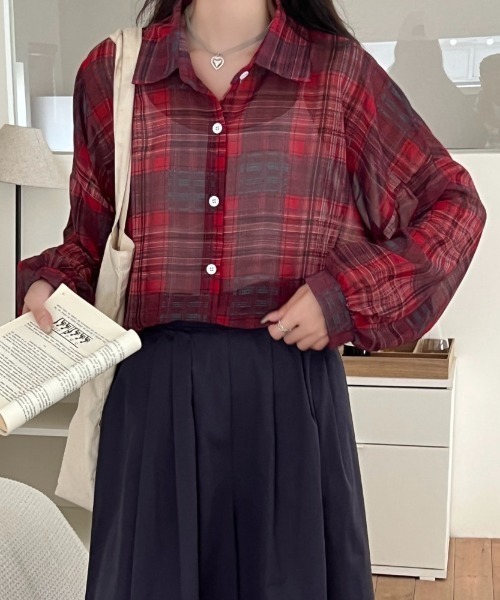 LADY LIKE(レディライク)の「チェック柄ゆったりシアーシャツ(シャツ/ブラウス・レディース・ベージュ/レッド/ホワイト/ブラック/ブルー/ピンク/サックスブルー・M)」の13枚目の写真