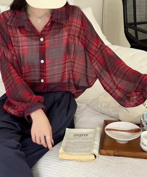 LADY LIKE(レディライク)の「チェック柄ゆったりシアーシャツ(シャツ/ブラウス・レディース・ベージュ/レッド/ホワイト/ブラック/ブルー/ピンク/サックスブルー・M)」の12枚目の写真