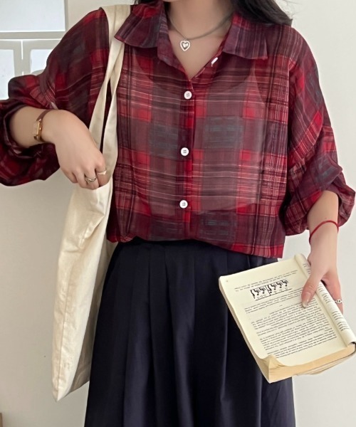 LADY LIKE(レディライク)の「チェック柄ゆったりシアーシャツ(シャツ/ブラウス・レディース・ベージュ/レッド/ホワイト/ブラック/ブルー/ピンク/サックスブルー・M)」の11枚目の写真