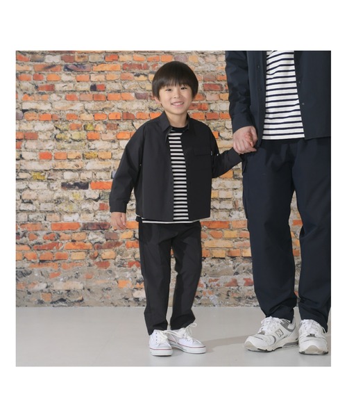 KP BOY（ケーピーボーイ）の「合繊無地長袖シャツ(90～160)（シャツ/ブラウス・キッズ・ブラック・160cm/150cm/140cm/130cm/120cm/110cm）」の2枚目の写真