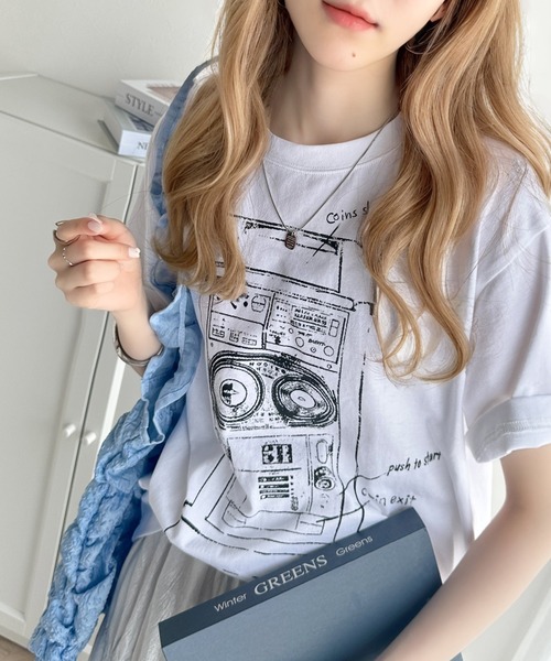 classicalelf(クラシカルエルフ)の「トレンドのレトロ感が魅力。綿100%コインゲームレトログラフィックプリントTシャツ(Tシャツ/カットソー・レディース・ホワイト/チャコール・MEDIUM/LARGE/X-LARGE/SMALL)」の1枚目の写真